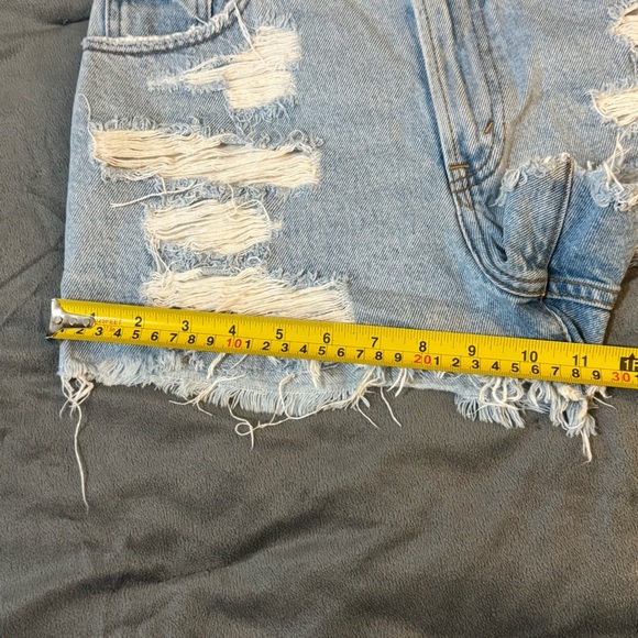 Abercrombie & Fitch Blue Jean Shorts Distressed Denim
#1041 - Picture 5 of 9